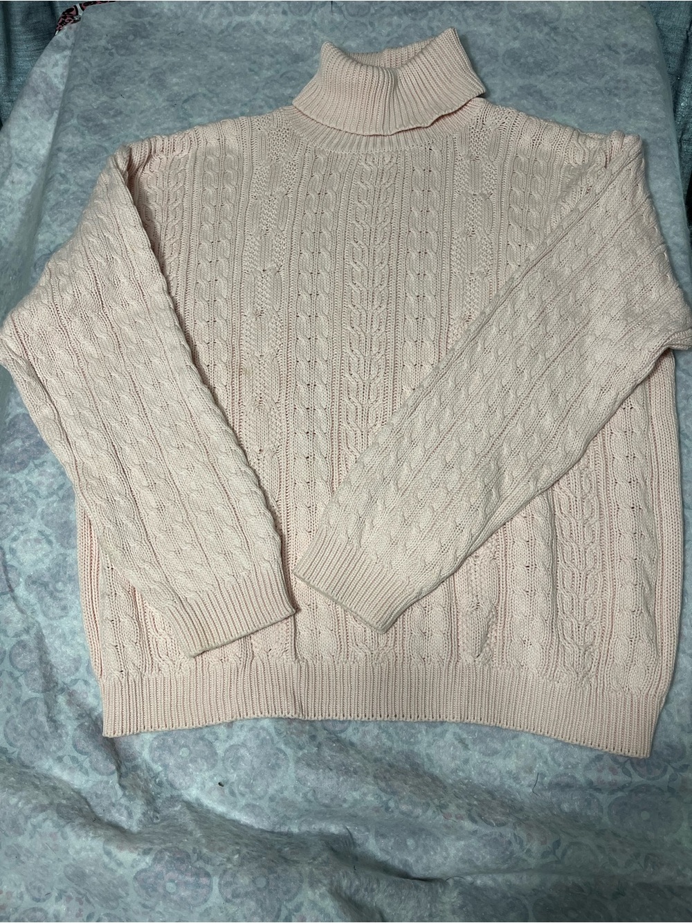 Wainscott Vintage Women's Cable-Knit Turtleneck Sweater - Light Pink